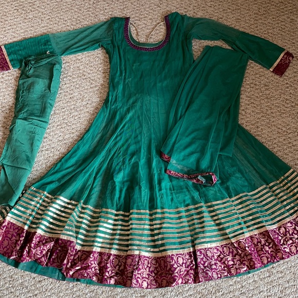 Anarkali net churidar - Picture 1 of 4